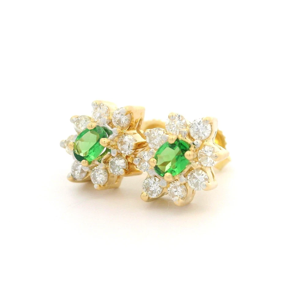 18k 黄金 0.80 克拉 Tsavorite 和钻石光环镶嵌耳钉 — 第 3/4 张图片