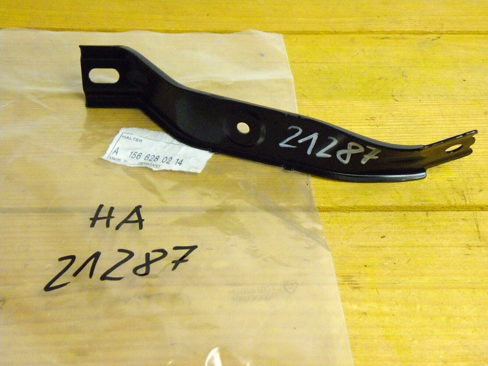 Orig Mercedes Benz W156 GLA Halter A1566280214 Kotflügel vorne  