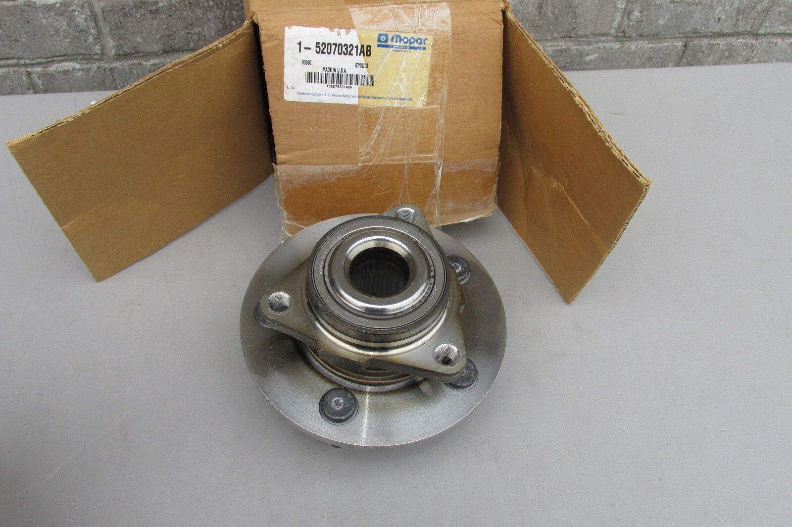 02 - 07 Dodge RAM 1500 OEM Front Wheel Hub Assembly Pt# 52070321AB 