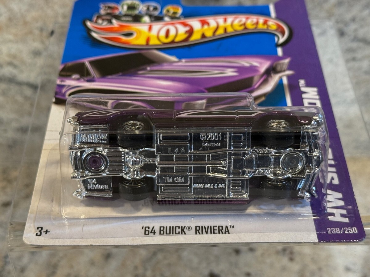2013 Hot Wheels Super Treasure Hunt - Showroom - Purple '64 Buick