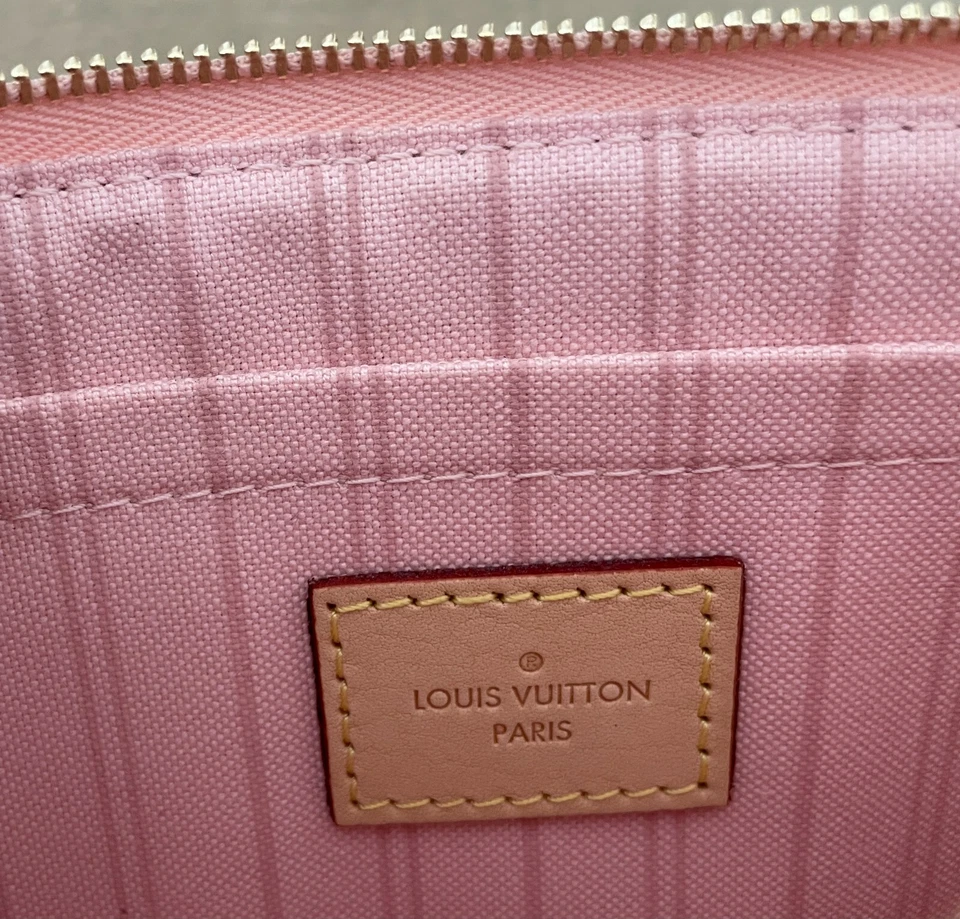 Bolso Louis Vuitton Pochette Muñequera y Polvo Azul Rosa Tahití Foto 4 de 4