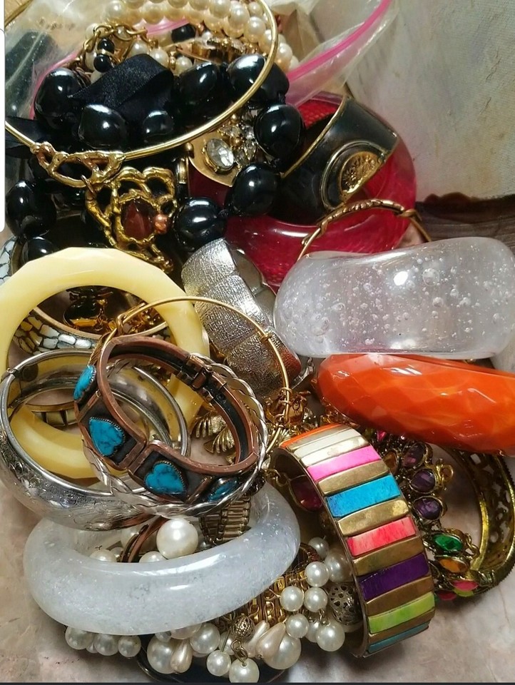 Vintage Costume Jewelry Lots Necklace, Brooches, Bracelets Wearable ...