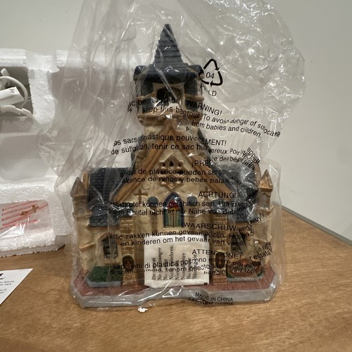 RETIRED Lemax Caddington Beacon Hill Chapel 05672 Boxed Christmas Village Church - Picture 2 of 10