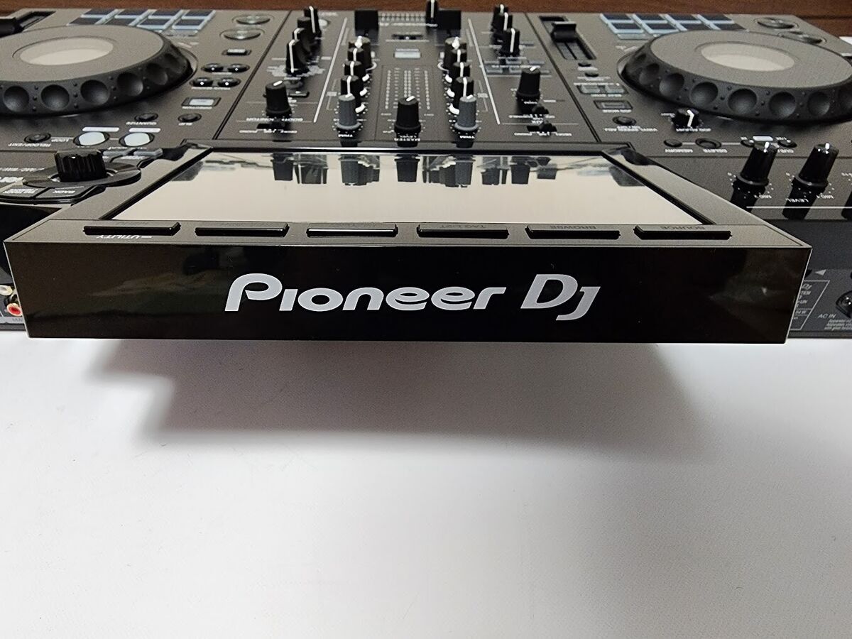 Pioneer DJ XDJ-RX3 All-In-One DJ Controller System Touch Pioneer DJ XDJ-RX3 All-In-One DJ Controller System Touch