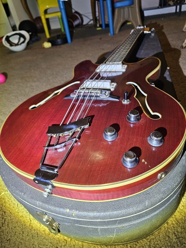 Bajo eléctrico Vox Sidewinder IV 1967 Cherry Sunburst. Hecho en Italia AllOriginal Foto 2 de 4