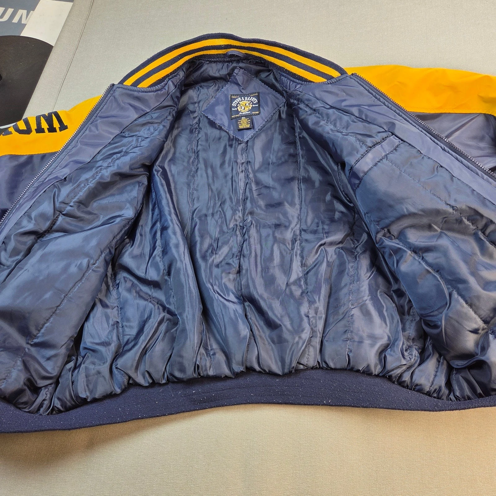 Steve & Barry's Michigan Wolverines Varsity Bomber Jacket Mens XL Navy Gold - product detail image 3