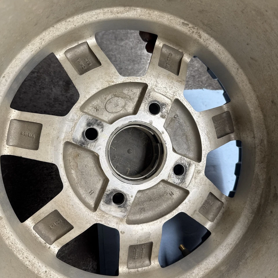 Llanta trasera Arctic Cat Wildcat 1000 14x8 buena Foto 3 de 4