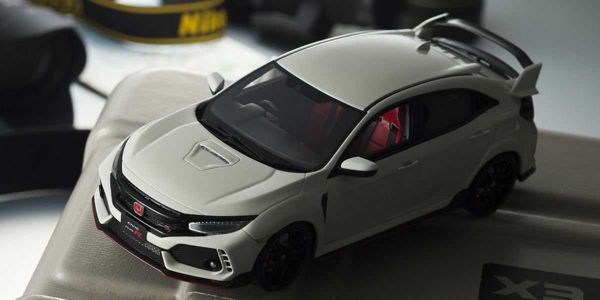 Honda Civic Type R (Championship White) SAMURAI 1/18 scale Honda Civic Type R (Championship White) SAMURAI 1/18 scale