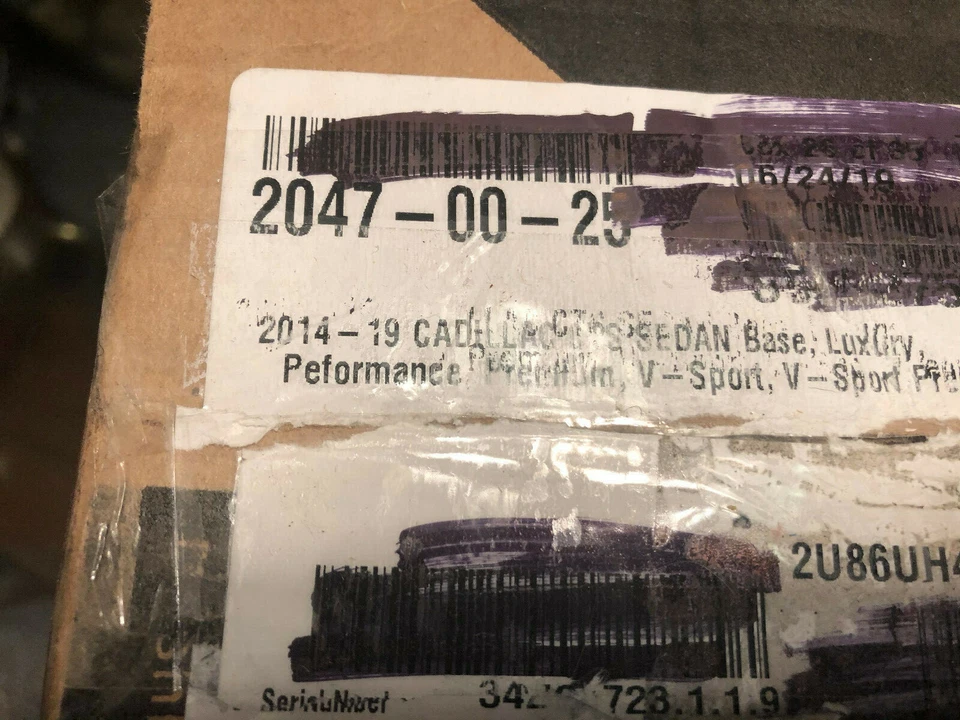 Cubierta de tablero original Dashmat-2047-00-25 para Cadillac CTS  Foto 3 de 3