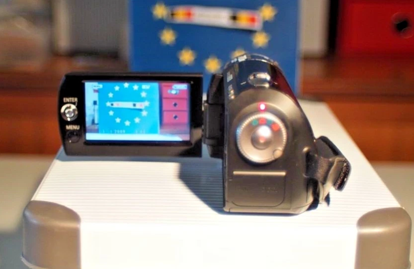 PANASONIC SDR-S26 Caméscope Numérique Compact carte SD_SDHC / Zoom 70x /Lithium - Photo 3/4