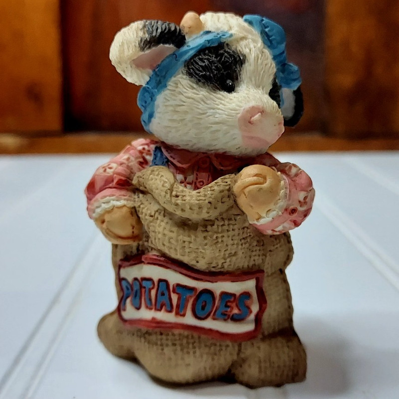 Enesco Mary’s Moo Moos “Winning By A Country Mile” Cow Resin Figurine