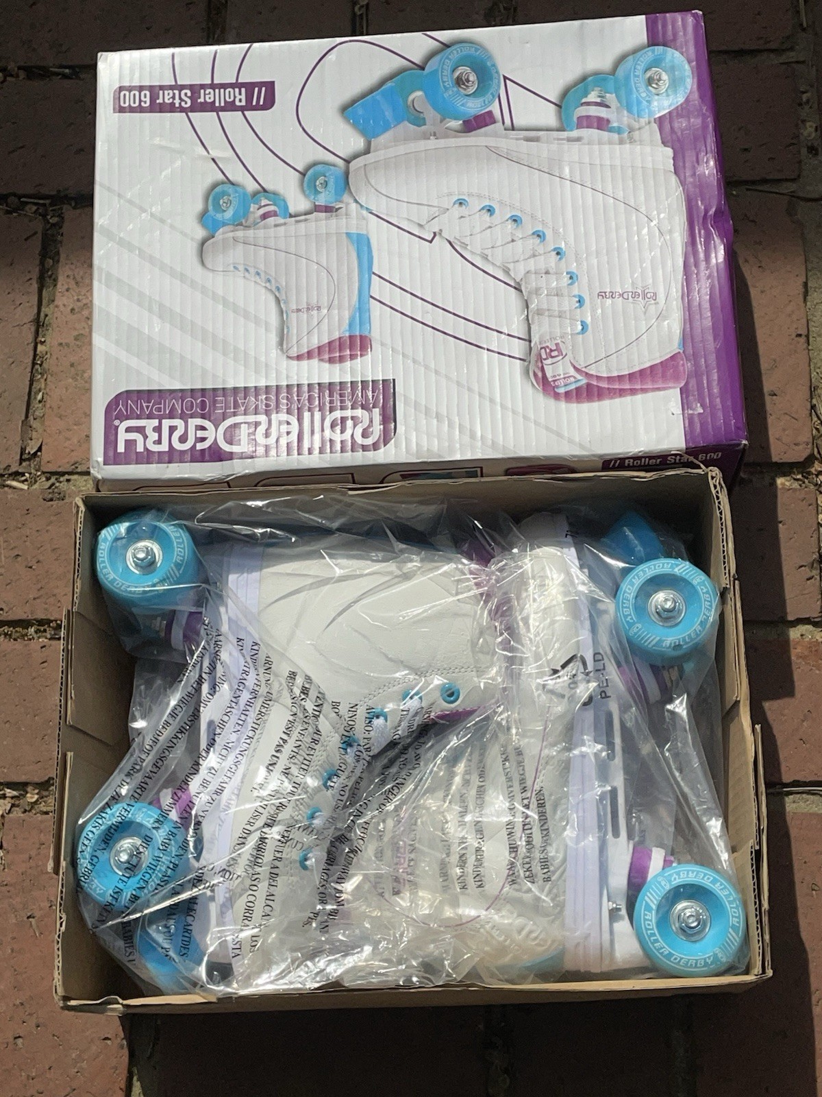 Size 8  Womens White Blue White Pink Quad Roller Derby Nib