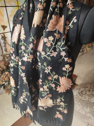 HAND EMBROIDERED BLACK COLOR CREWEL SCARF 100% CASHMERE PASHMINA FLORAL - Picture 2 of 4