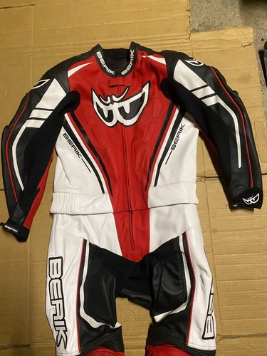 BERIK Mens Race Two Piece Leather Motorcycle Suit UK 39" to 40" Chest (B50#4) - Picture 4 of 24