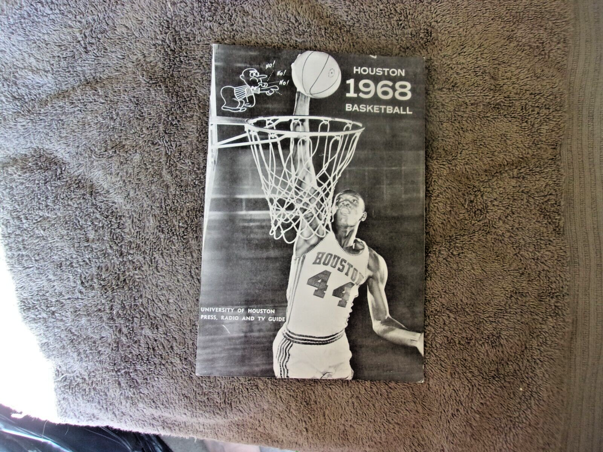 1967-68 HOUSTON BASKETBALL MEDIA GUIDE Yearbook ELVIN HAYES 1968