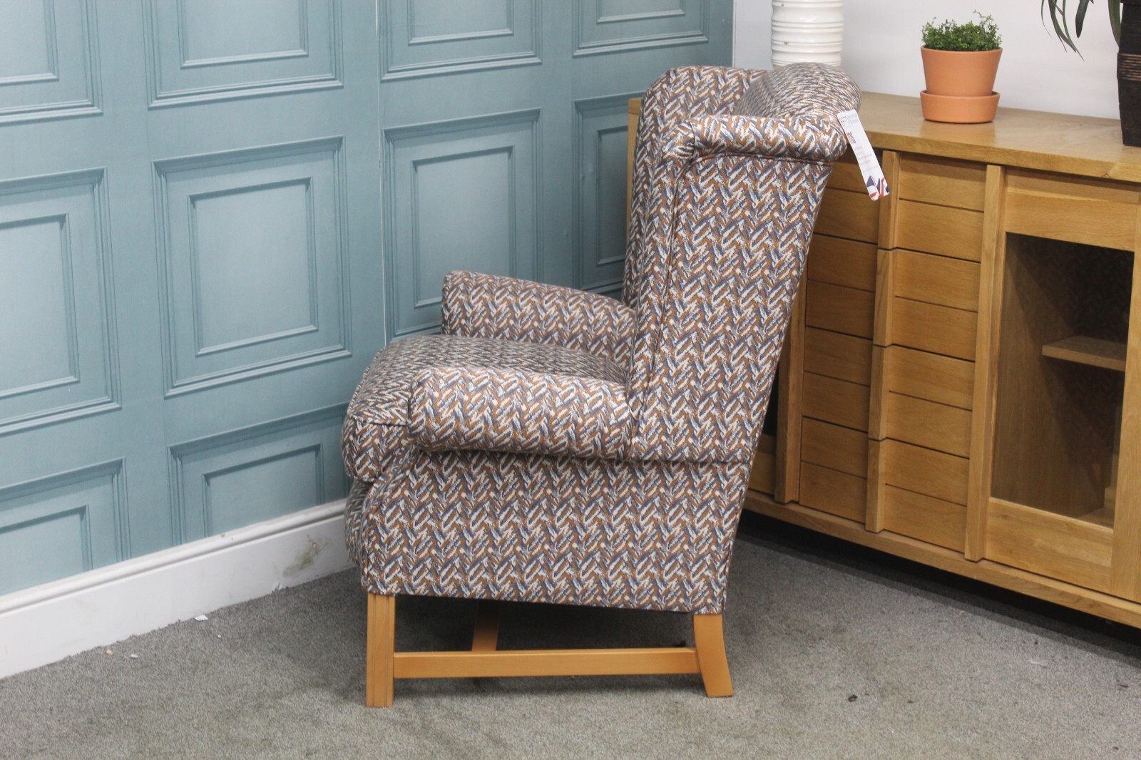 PARKER KNOLL WINGBACK OCCAISIONAL CHAIR IN A BLUE & TAN PATTERNED FABRIC eBay