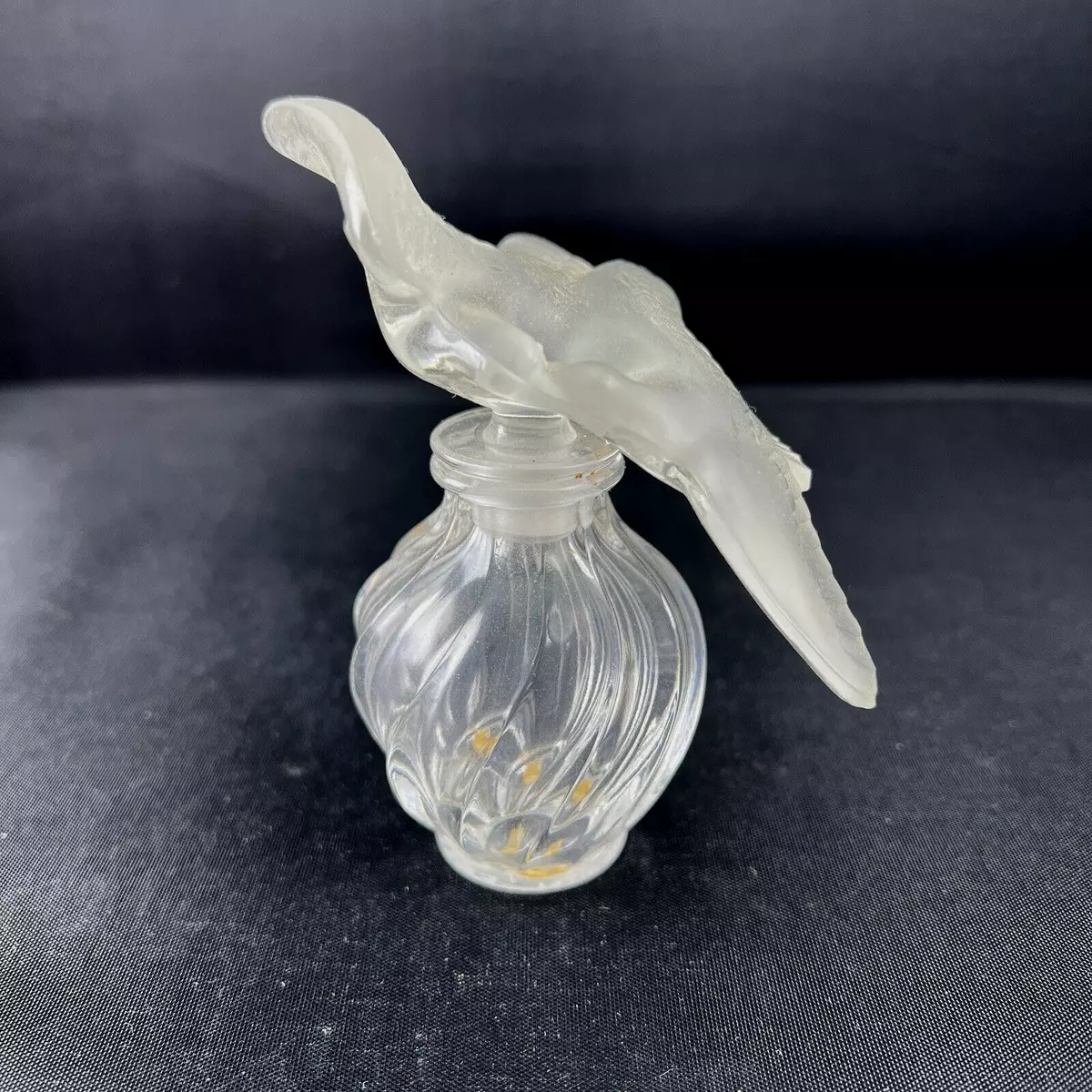 Perfume with two doves on top new arrivals