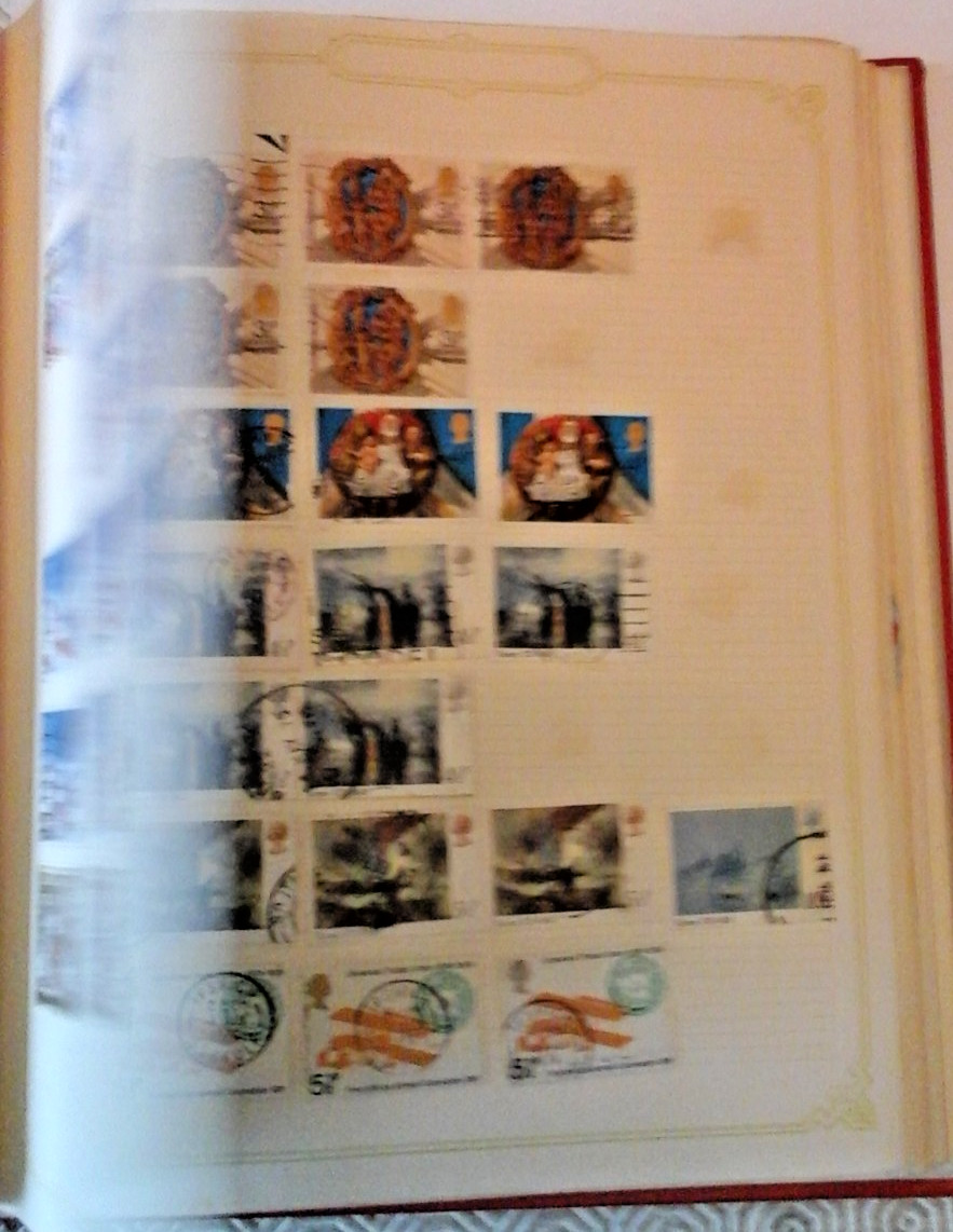 VINTAGE STANLEY GIBBONS RED SIMPLEX  STANDARD  SPRINGBACK STAMP ALBUM,  danaged