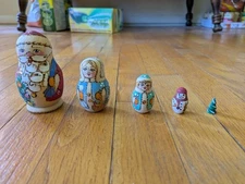 5 Piece Christmas Matryoshka Nesting Dolls