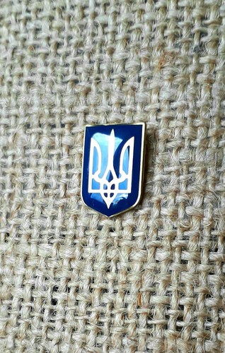 Ukrainian Lapel Pin Gold Tryzub Trident symbol Christmas Present Gift Box 0,6" - Picture 2 of 8