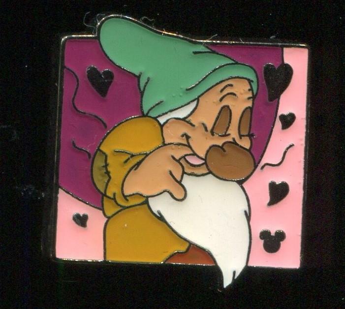 HKDL Hong Kong 2014 Hidden Mickey Series Snow White Bashful Disney Pin 100651