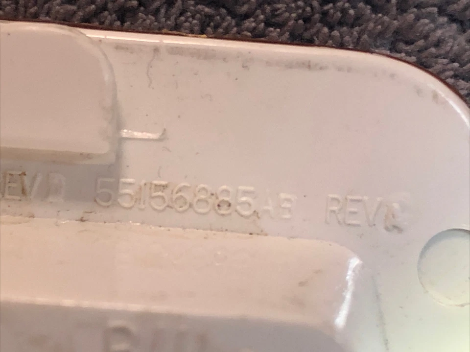 OEM 05-08 Jeep Cherokee Liberty Left Halogen Bumper Side Marker Lamp 55156883AB - Image 4 of 4