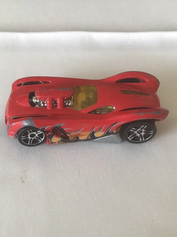 Hot Wheels 2003 – 16 Angels – Red with Black & Yellow Flames – Collectible Model - Image 4 of 4