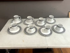 PITT PETTRI ESSENTIALS FROM TOSCANY COLLECTION 8 PLATES AND 8 CUPS CHECKERED