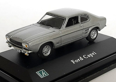 Neuwertiger Cararama Hongwell Ford Capri in Silber auf Präsentationssockel Maßstab 1:72