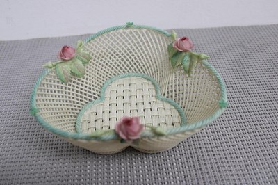 LOVELY VINTAGE BELLEEK IRISH PORCELAIN ROSES & SHAMROCK WOVEN BASKET