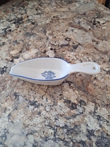 Vintage Pfaltzgraff Yorktowne Scoop - 7.5"