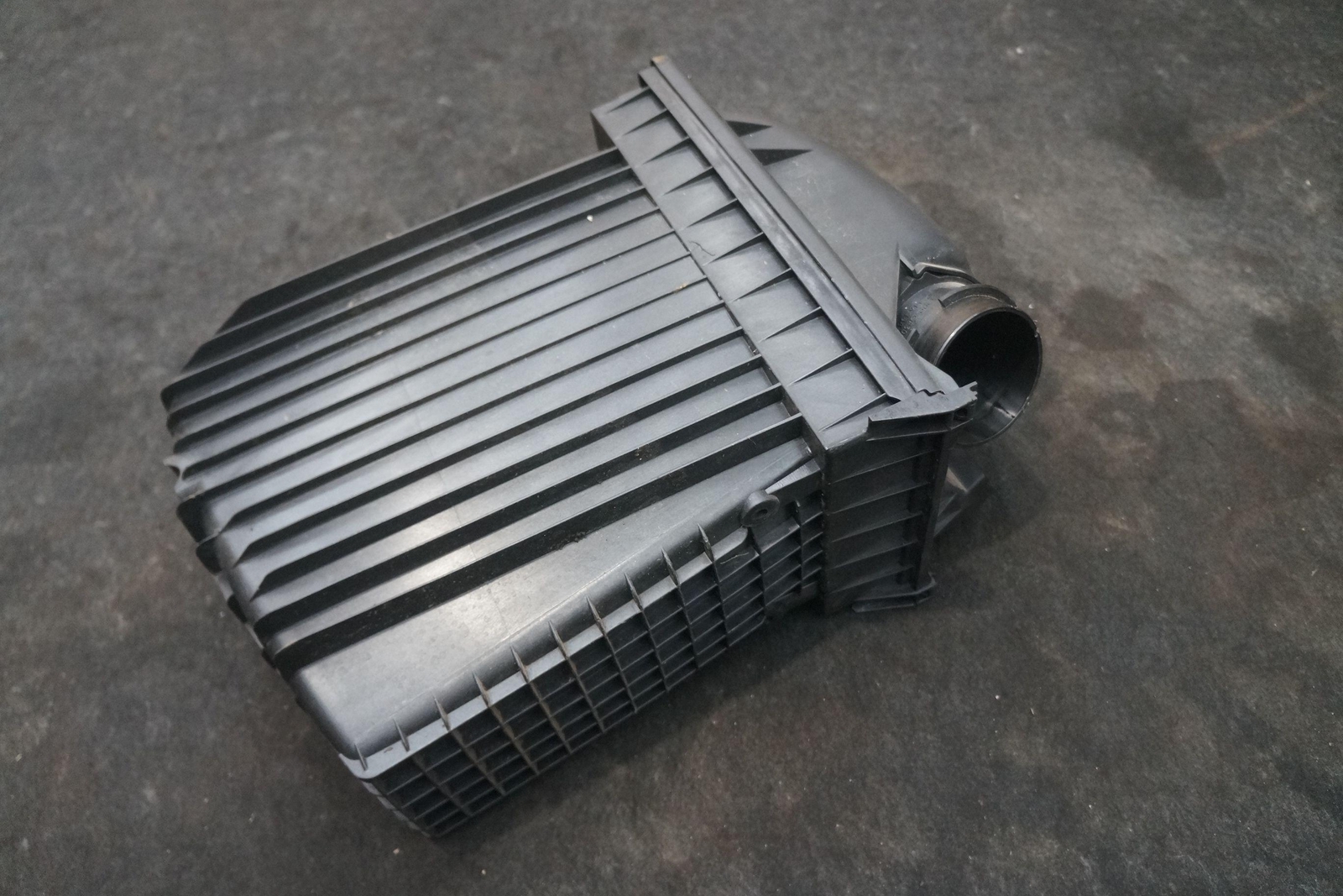 Left Air Cleaner Filter Box Assembly OEM Rolls Royce Phantom 2004