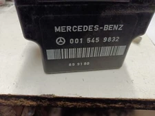 1983  MERCEDES BENZ 300D 300SD 300CD GLOW PLUG RELAY 001 545 9832  OEM USED