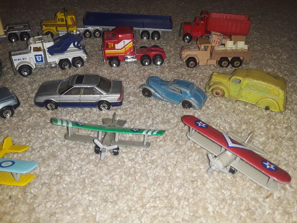 Vintage RARE Hot Wheels Matchbox Lot Car Semi Cargo Truck Trailer Planes 70s 80s - Image 4 of 4
