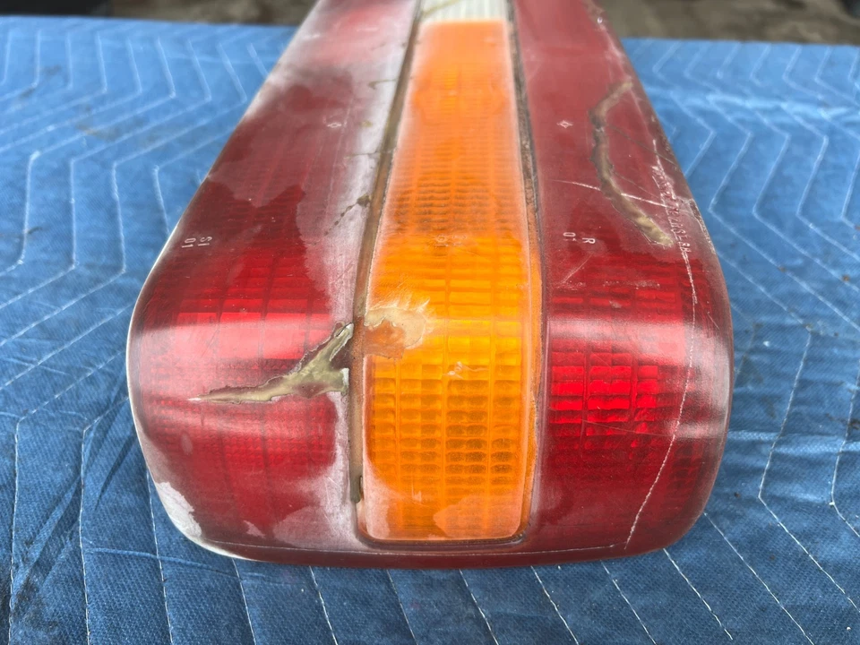 1989-1995 Volvo 740 940 Sedan Rear RH Right Tail Light Lamp Assembly OEM #3777EM - Image 3 of 4