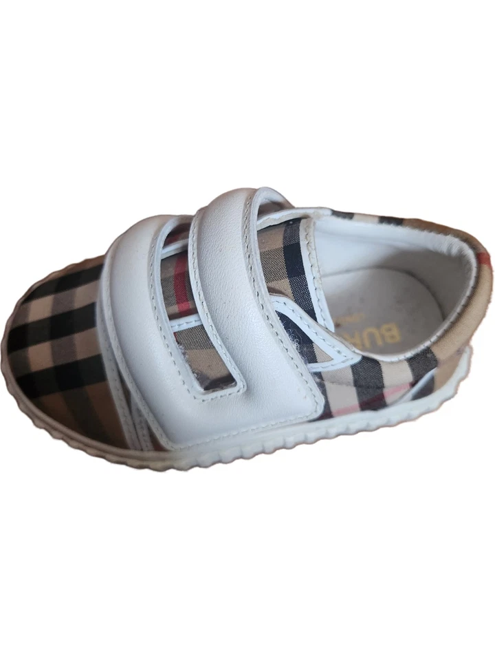 Zapatillas deportivas Burberry para niños con correa y estampado a cuadros Foto 3 de 4