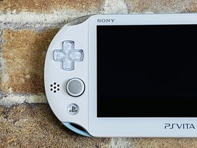 PS Vita Light Blue White PCH-2000 Sony PlayStation Japan 8GB Charger 2 Game DDP