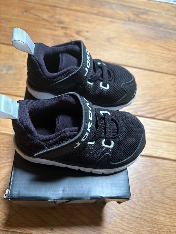 Boys Air Jordan Sneakers Black Size 5C