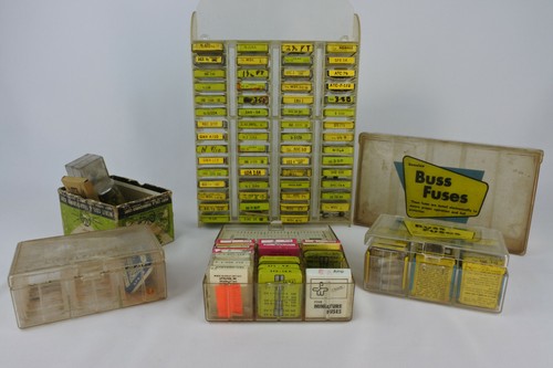 Vintage LOT BUSS LITTLEFUSE KILLARK INTERNATIONAL Sicherungen Theken Display Dosen NOS - Bild 1 von 12