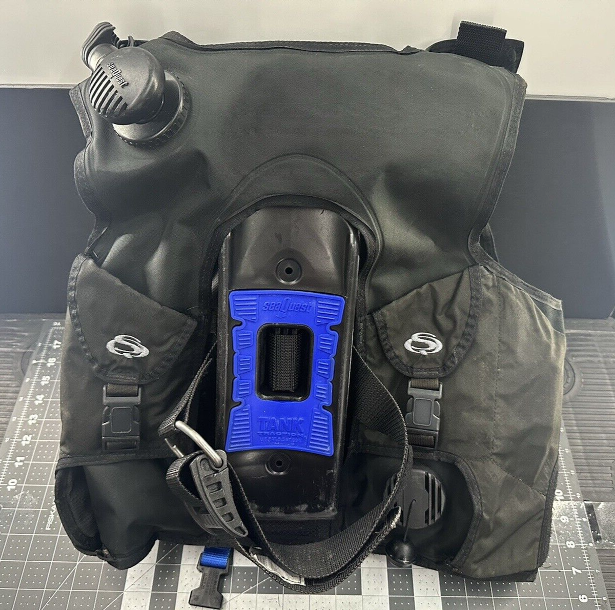 Test Du Gilet De Plongée SEAC Smart Taille M : Poche Intégrée Et Design Noir Rouge 783x1024