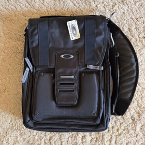 Oakley Vertical Messenger Bag | eBay