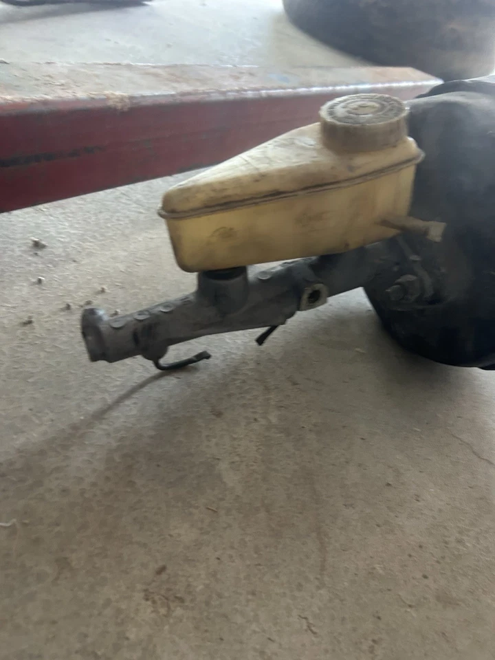 Amplificador de freno y cilindro maestro Volvo 240 75-93 OEM USADO Foto 4 de 4