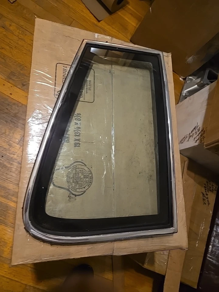 1981-88 Oldsmobile Cutlass Supreme Quarter Window Glass Rh Side  A/c Soft Ray - Image 2 of 3