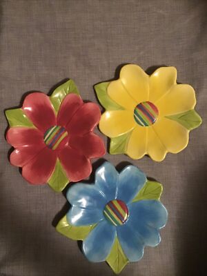 3 VINTAGE Salad/Bread FLOWER Plates BLUE, YELLOW, PINK,  CONCEPTS 4: 2004. GW150