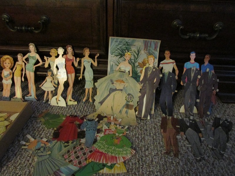 "PAPER DOLLS AND CLOTHES - WEDDING PARTY - TEEN AGERS"- LARGE ASSORTED  VIN. LOT