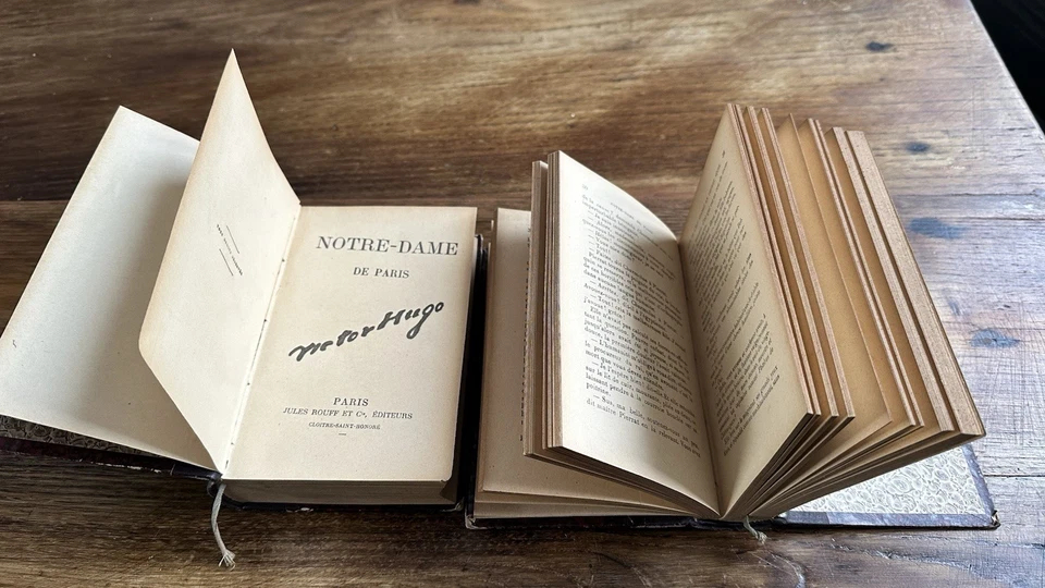 HUGO Victor - Notre-Dame de Paris - 2 vols. - Maroquin - Reliure Cuir - Photo 3/4