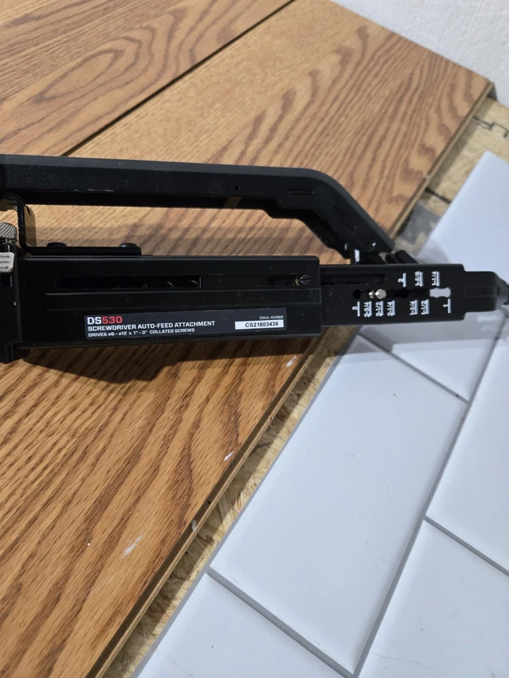 Destornillador Senco SG2510 con accesorio de alimentación automática DS530 Foto 4 de 4