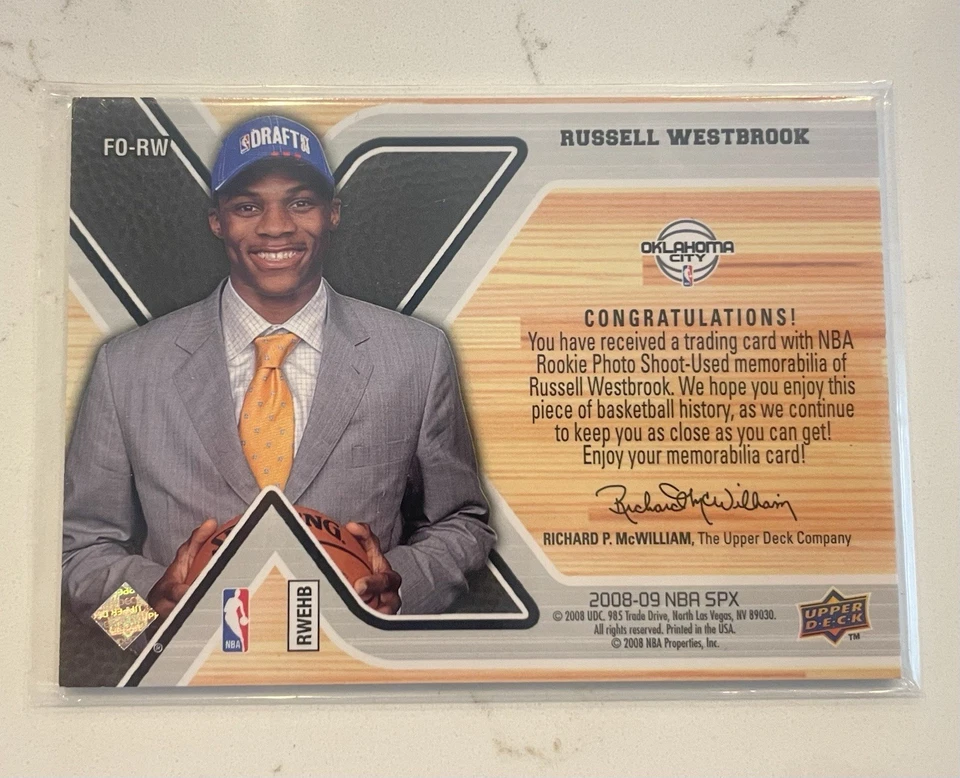 Tarjeta de parche de camiseta de novato Russell Westbrook 2008 - edición limitada de sesión de fotos Foto 2 de 3