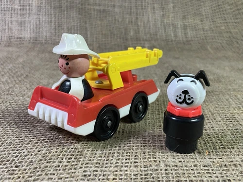 Vintage~Fisher Price Little People Play Set “Fireman,Fire Truck & Dog”