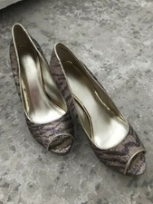 Nine West Womens sz 6.5 Metallic Gold Peep Toe Pump Shoes Heels